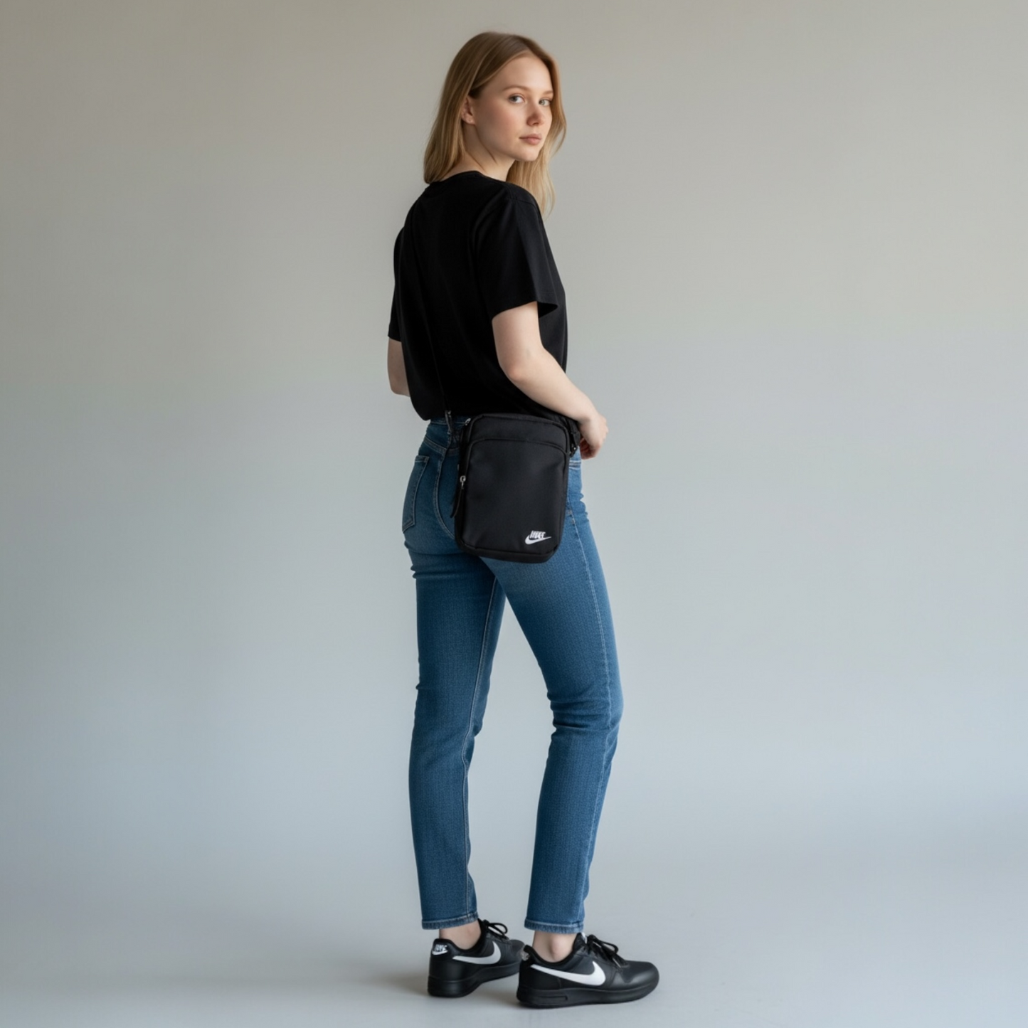 Nike Men’s Logo Heritage Cross-Body Bag