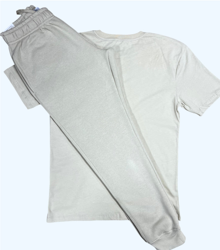 Nike t-shirt & joggers set