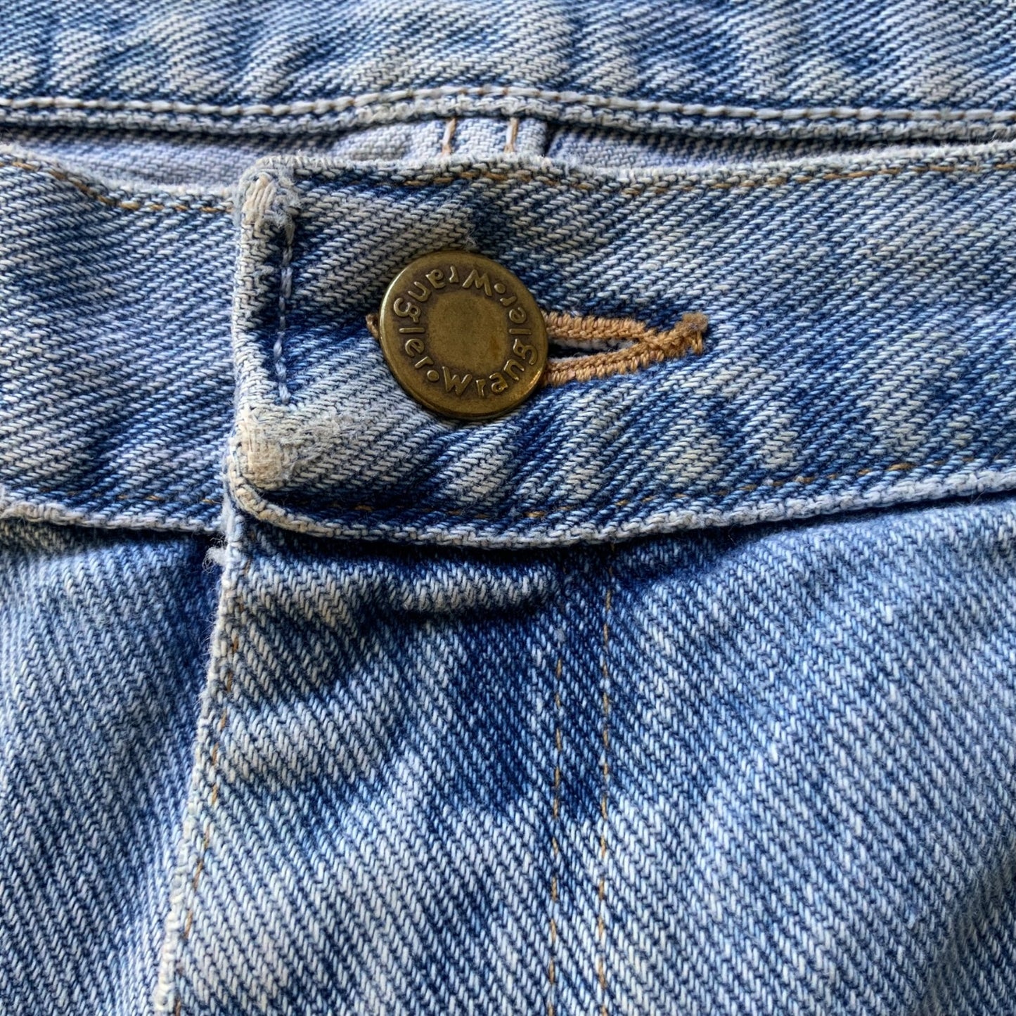 Vintage Wrangler Authentic Jeans – Light Wash Denim 1990