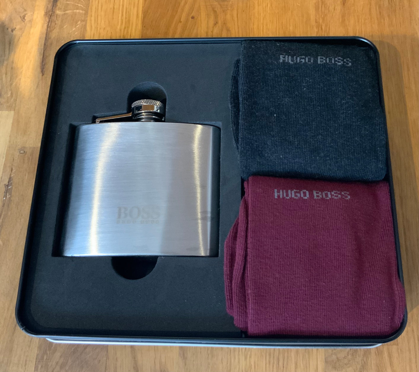 Hugo Boss sock & hip flask gift set