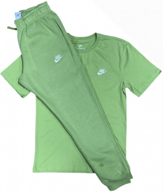 Nike t-shirt & joggers set Pistachio