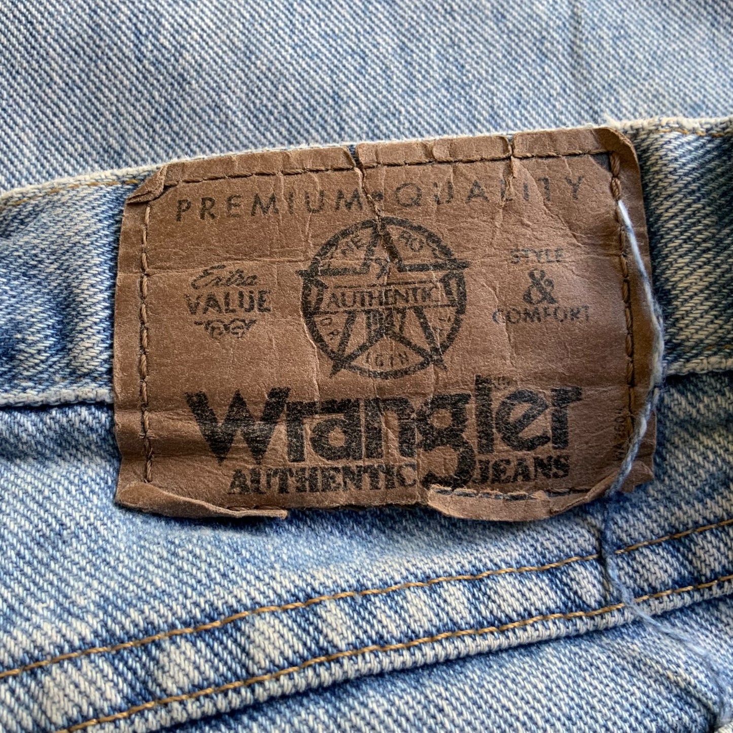 Vintage Wrangler Authentic Jeans – Light Wash Denim 1990