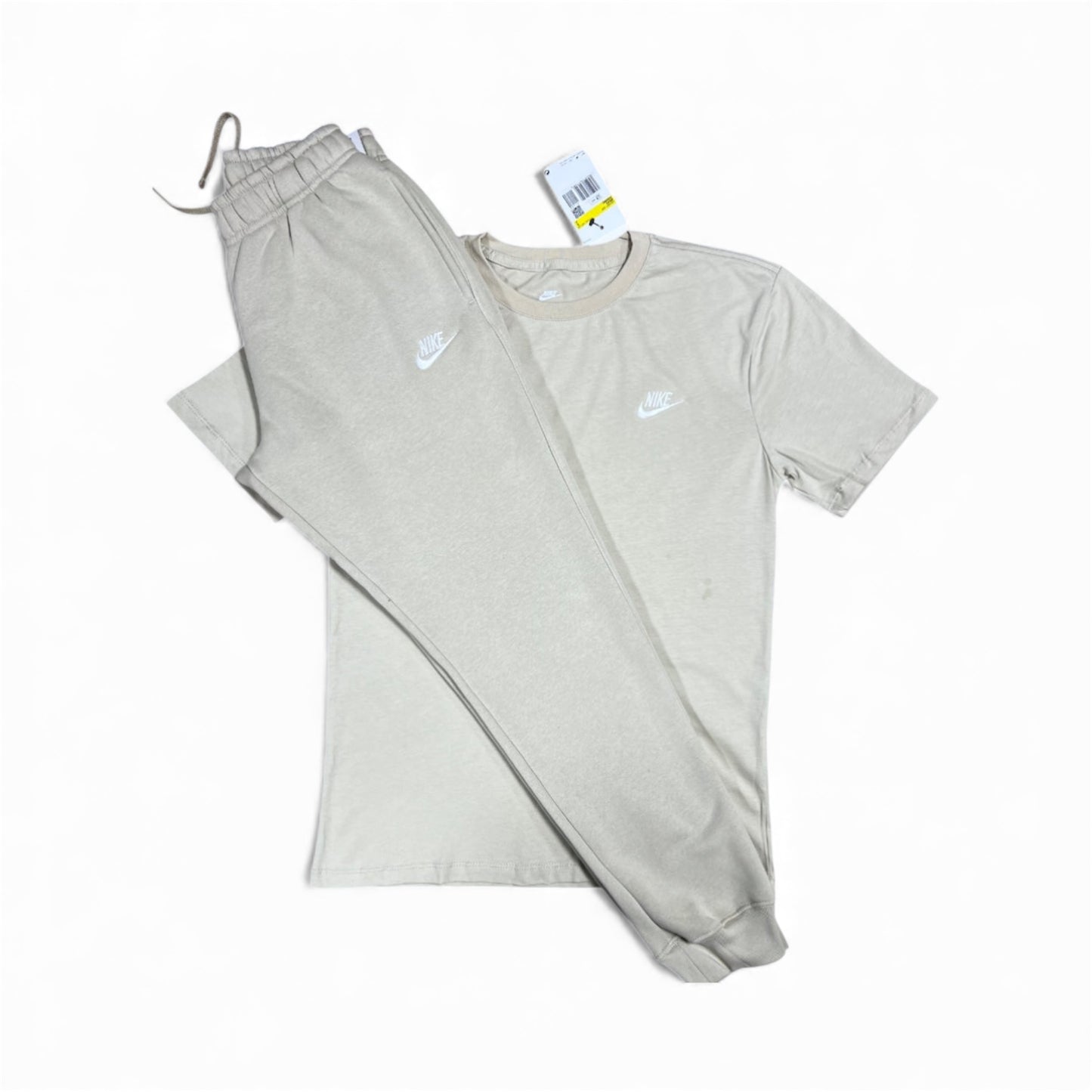 Nike t-shirt & joggers set