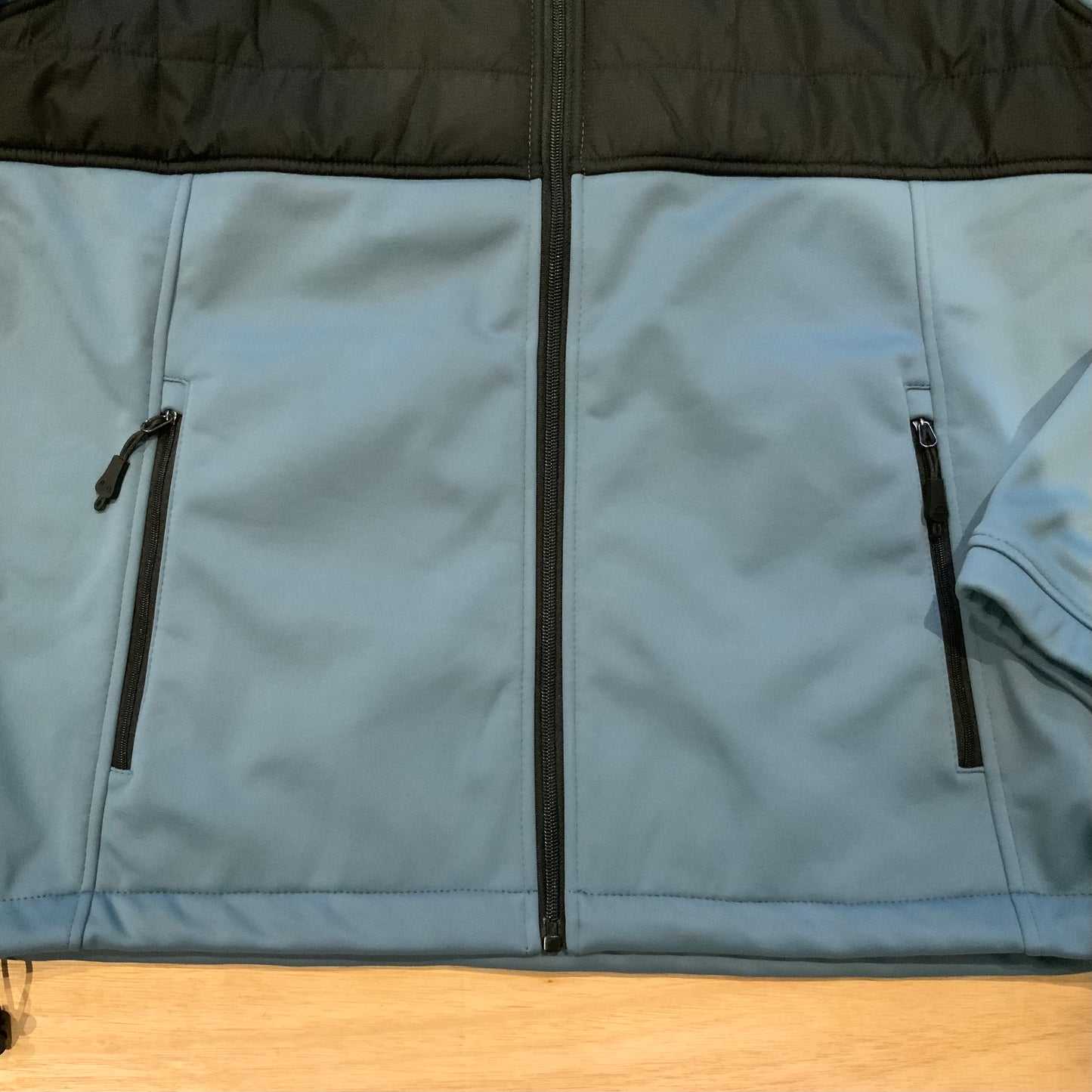 Ellesse Softshell Jacket | Fleece-Lined Men’s Softshell with Zipped Pockets