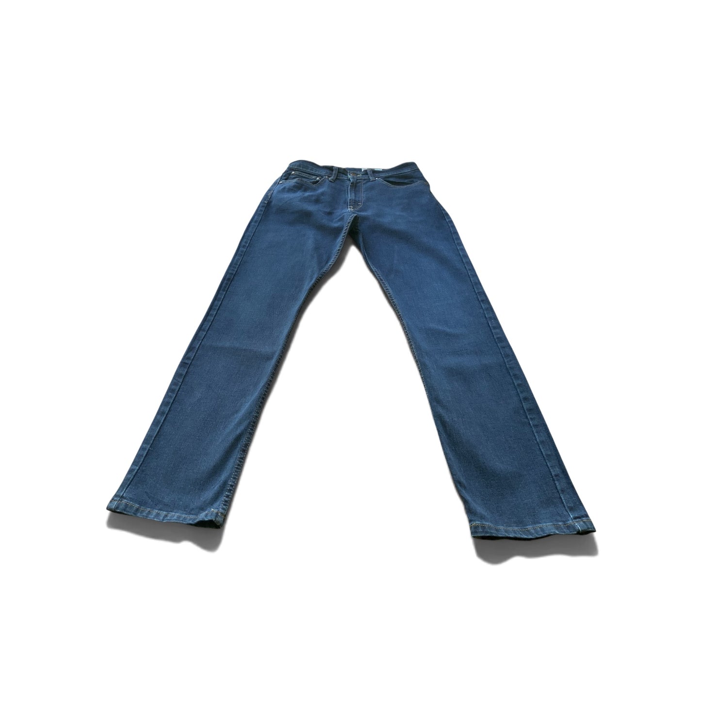 Vintage Wrangler Athletic Fit jeans in a versatile dark blue denim.